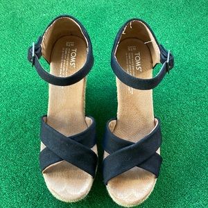 TOMS Wedges, Women’s black size 7.5.